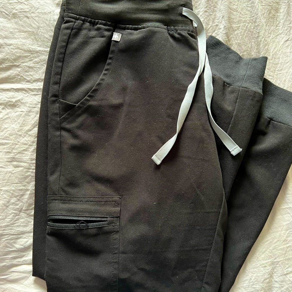 Small petite used FIGS joggers